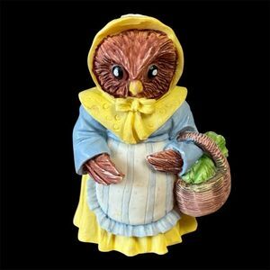 Vintage JC 1991 Tiny Mrs Owl miniature collectable figurine with Basket